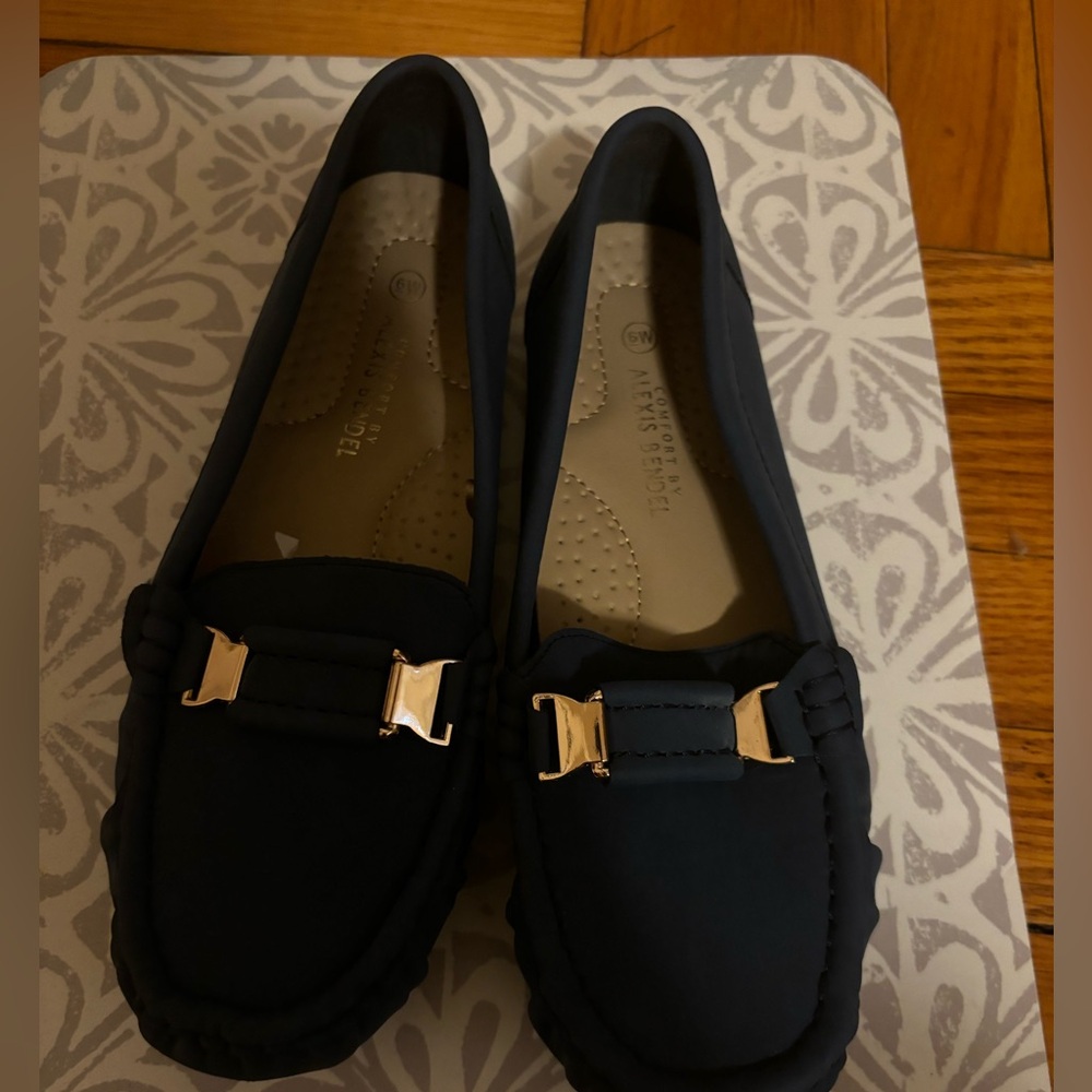 Navy Blue Alexis Bendel size 6 loafer